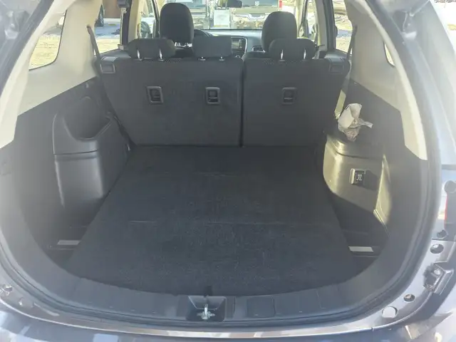 2017 Mitsubishi Outlander ES AWD in Cars & Trucks in Sudbury - Image 11