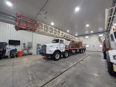 RIG #12 2001 Kenworth T800 with Ingersoll-Rand TH60 drilling rig KMS 24,875 HRS 14,833 Mast Height:...