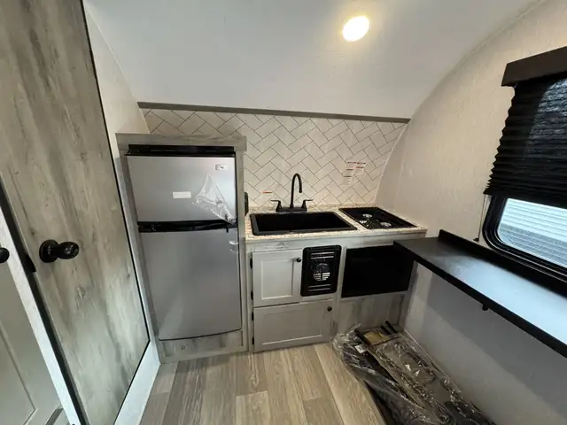2026 ,Sun Lite,Sunset Park RV 15RBE in Travel Trailers & Campers in Kamloops - Image 11