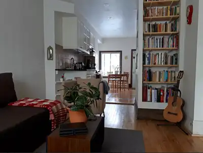 GRAND DUPLEX SPACIEUX — 4 1/2 RÉNOVÉ *** Offert meublé