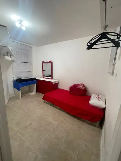 Furnished Room East York & Scarborough Easy English OK. Japanese OK. Quiet, clean, safe home. All ut...