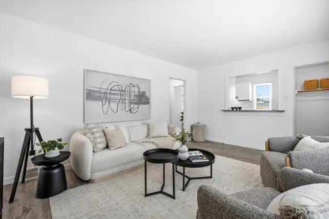 Turn Key Selkirk 3 Bedroom with Garage!