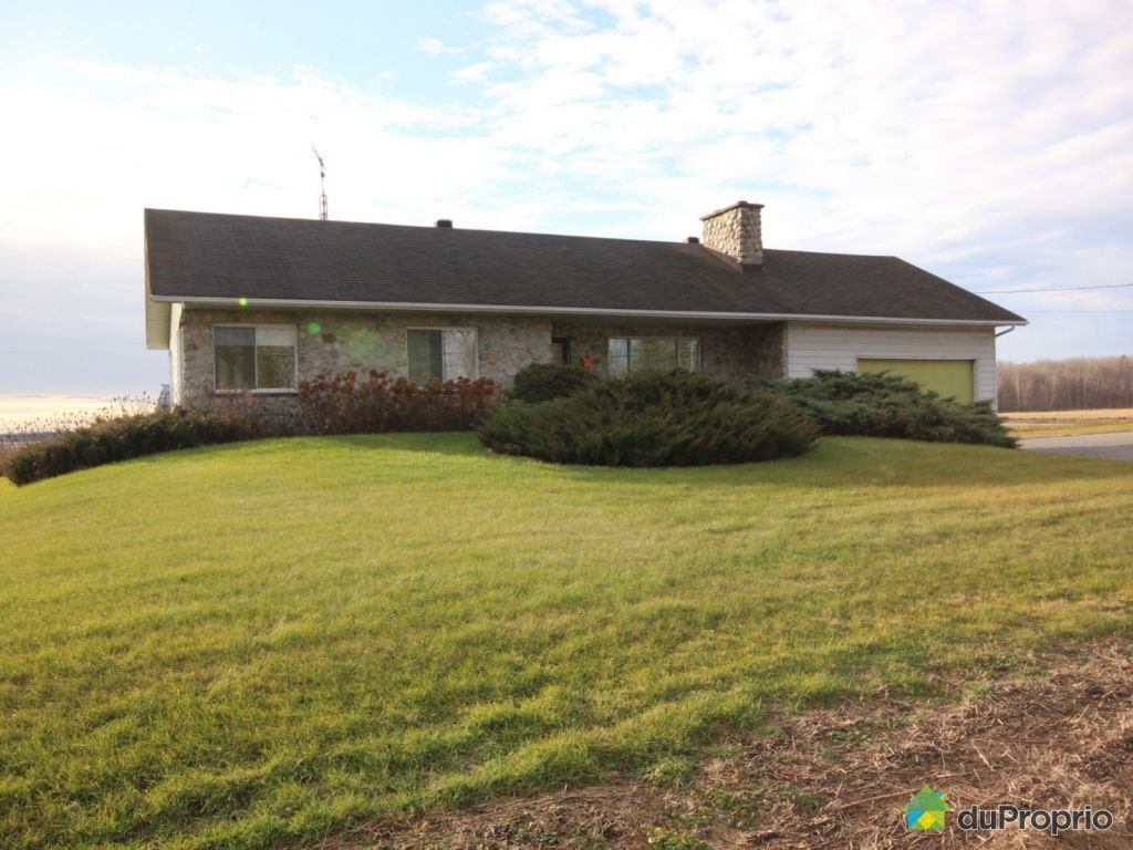 $390,000 - Bungalow for sale in Berthierville — photo 1
