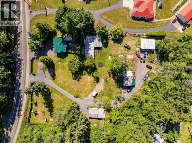 4399 Island Hwy S Courtenay, British Columbia in Houses for Sale in Comox / Courtenay / Cumberland - Image 13