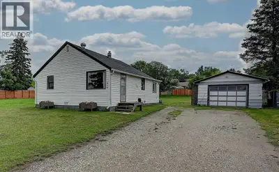Welcome to this charming, move-in-ready home in the friendly community of Beaverlodge! Offering 2 sp...