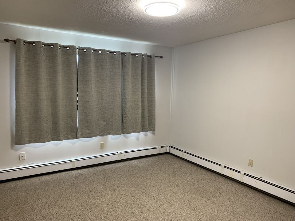 5922 – 59 Avenue - 4 Apartment for Rent 4