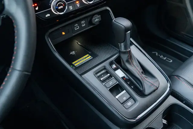 2026 Honda CR-V Hybrid Touring in Cars & Trucks in Edmonton - Image 17