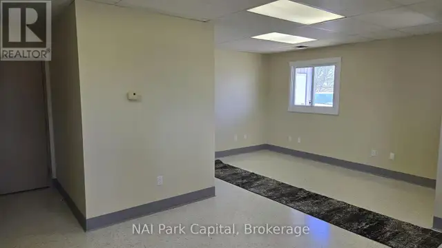 594 GLENGARRY CRESCENT Centre Wellington (Fergus), Ontario in Commercial & Office Space for Rent in Oakville / Halton Region - Image 7