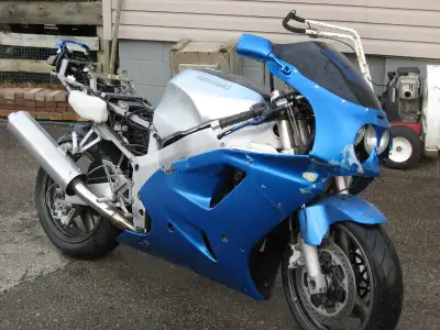 sonic cycle has a 1994 zx-7r ninja in for parts runs great body work is bad shape good forks and rim...