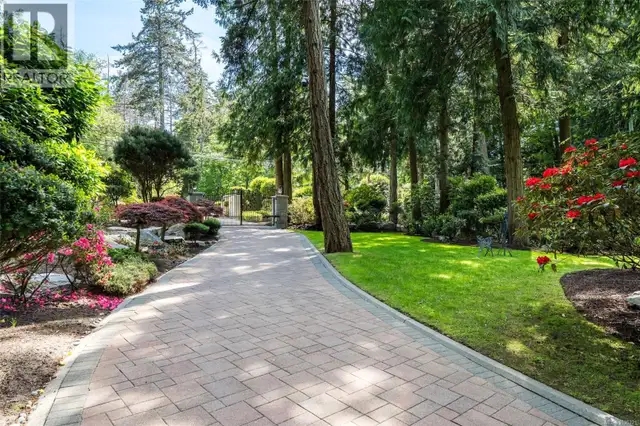 960 Lands End End North Saanich, British Columbia in Houses for Sale in Victoria - Image 8