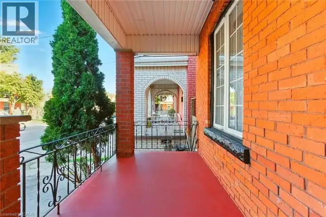 44 HOLTON Avenue N Hamilton, Ontario in Houses for Sale in Hamilton - Image 3