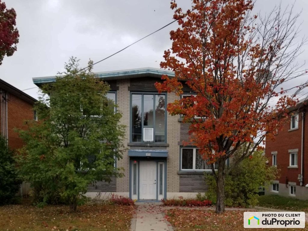 $599,999 - Triplex for sale in Sherbrooke (Mont-Bellevue) — photo 1