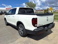 NEW TO CANADA? WE HAVE AN APPROVAL WAITING FOR YOU! The 2017 Honda Ridgeline EX-L is a versatile pic... (image 4)