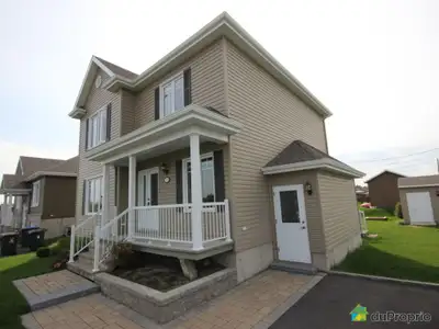 Joli cottage certifié Novoclimat avec entrée indépendante, situé à cinq minutes seulement de Lévis,...