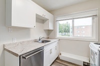 Amenities: City Views • Air Conditioning • Large Windows Suite & Building: Spacious one-bedroom, two... (image 5)