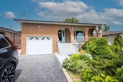 **STUNNING** 3 BEDROOM MAIN UNIT IN HAMILTON!!