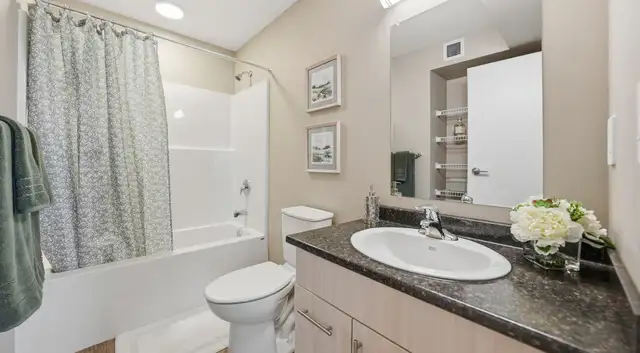 Pet-Friendly Three Bedroom Two Bath with In-suite Laundry for Re in Long Term Rentals in Saskatoon - Image 8