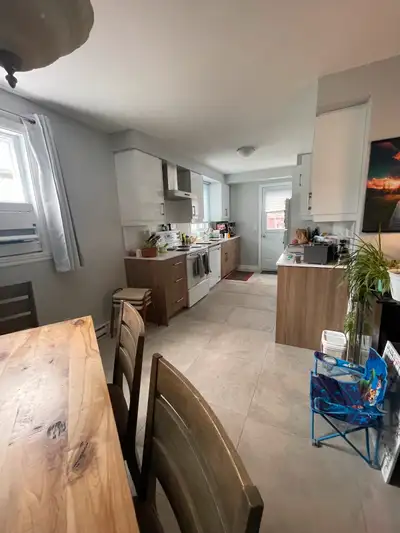 5 1/2 For Rent / A Louer - Lasalle WITH PARKING $1900