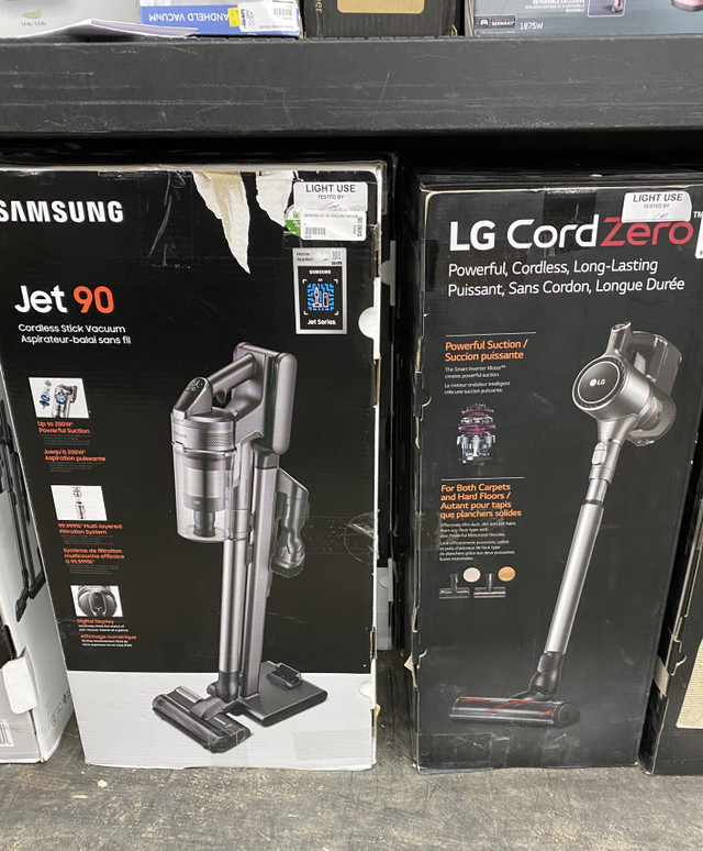 Samsung Jet90 Ultimate Stick Vacuum with Extra Battery in Vacuums in Peterborough - Image 2