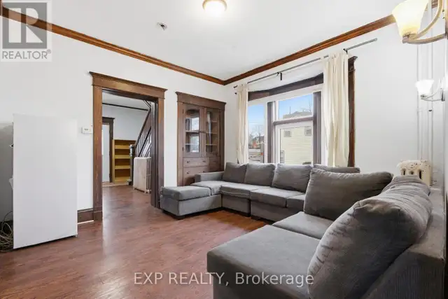 30 REGINA STREET N Waterloo, Ontario in Long Term Rentals in Kitchener / Waterloo - Image 6