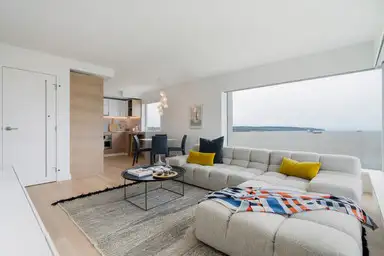 Spacious 1Bed Ocean view Surrounded by boutiques, bistros, coffee shops, major groceries and every s...