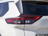 Recent Arrival! CARFAX Canada Low Kilometer AWD. 2023 Nissan Rogue SV 4D Sport Utility White CVT AWD... (image 7)
