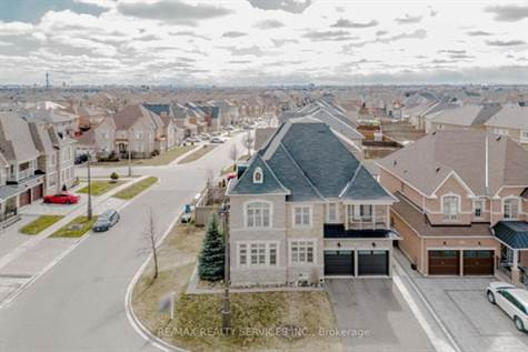 18 Decorso Dr in Houses for Sale in Mississauga / Peel Region - Image 3