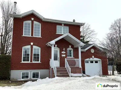 Impeccable cottage familial avec 3 chambres sur le même étage. Vous y trouverez de vastes pièces bie...
