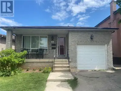7 REGIS Court Hamilton, Ontario