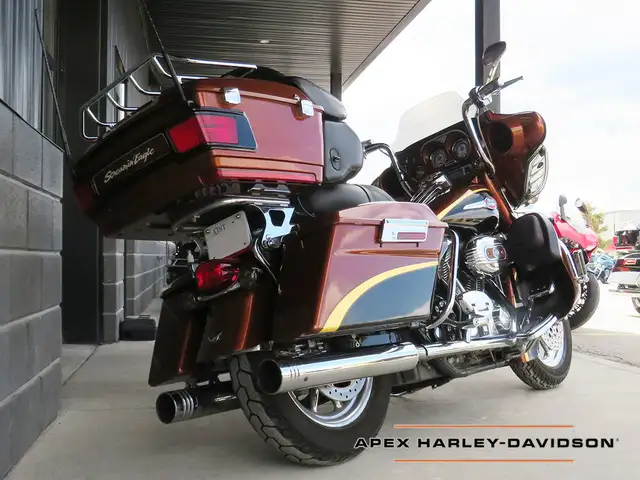 2008 Harley-Davidson FLHTCUSE3 - CVO Screamin' Eagle Ultra Class in Sport Touring in Cambridge - Image 5