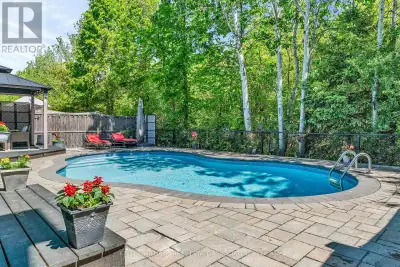 Welcome to 273 Duskywing Way, a truly exceptional executive residence nestled in the heart of Oakvil...