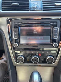 2015 Volkswagen Passat Year: 2015 Make: Volkswagen Model: Passat Mileage: 256,000 km Transmission: A... (image 8)