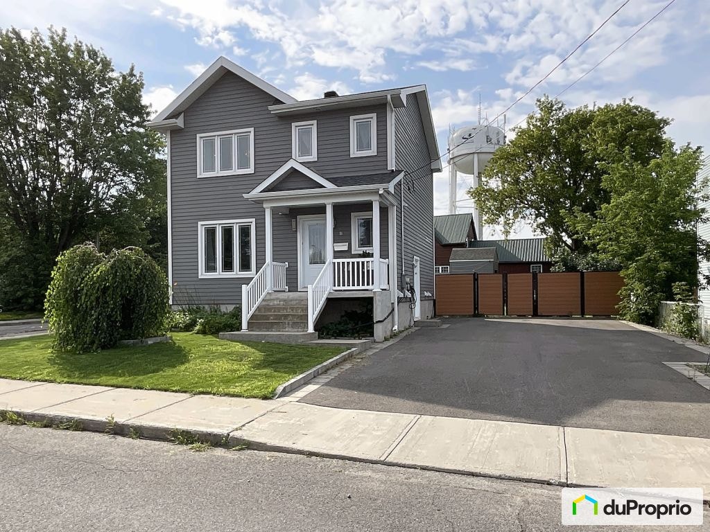 $639,000 - 2 Storey for sale in Beauharnois (Beauharnois) — photo 1