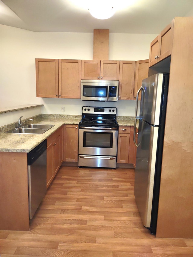 1 Bedroom + Den Apartment for Rent 3701 Country Club Dr Long Term
