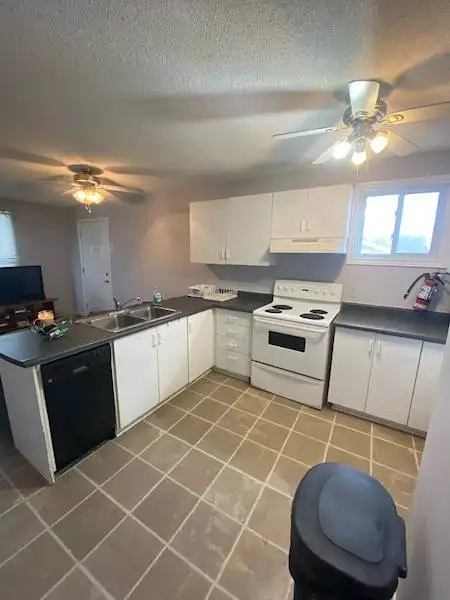 5 Spacious Student Bedroom Available on Noecker St! (Unit B) in Long Term Rentals in Kitchener / Waterloo - Image 7
