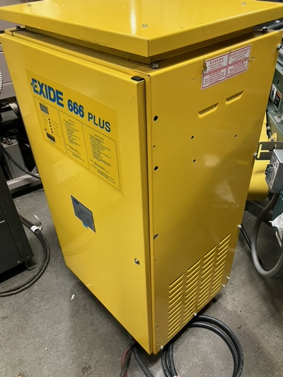 36 Volt DC Battery Charger/ Power Supply 600V 3 phase input. controller issues, flashes 00 on contro...