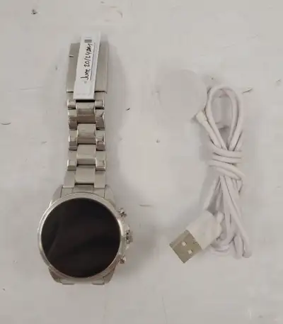 Has scratches on band Fossil Smart Watch Model: DW13F2 45mm Comes with charger. Discounted from $250...