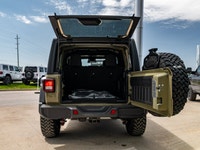 Welcome to 400 Chrysler Dodge Jeep Ram. Powerful 3.6L V-6 engine - Rugged 4x4 capability - Comfortab... (image 7)