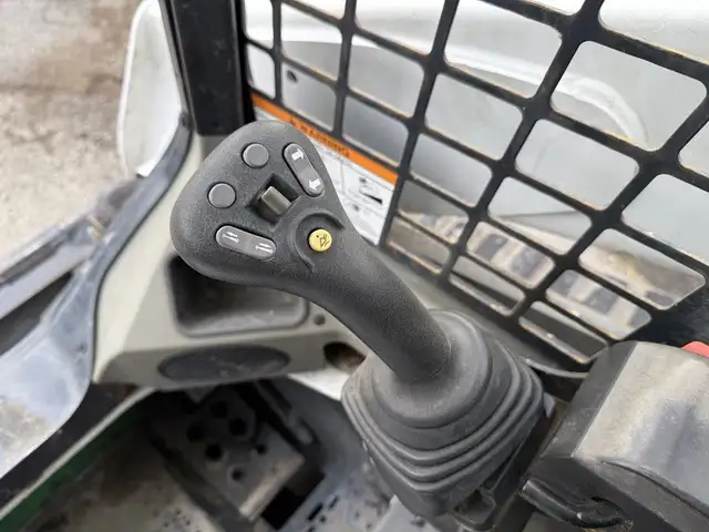 2017 Bobcat T740 Skid Loader in Heavy Trucks in Regina - Image 35