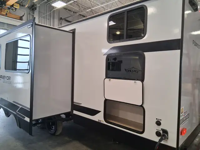 2025 Forest River SURVEYOR 27 CAMP in Travel Trailers & Campers in St. Albert - Image 4