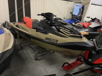2025 Sea-Doo RXT-X 325 with Audio (Demo) – Only 24 Hours! $23,999 + Tax & Lic Colour: Metallic Tan &...
