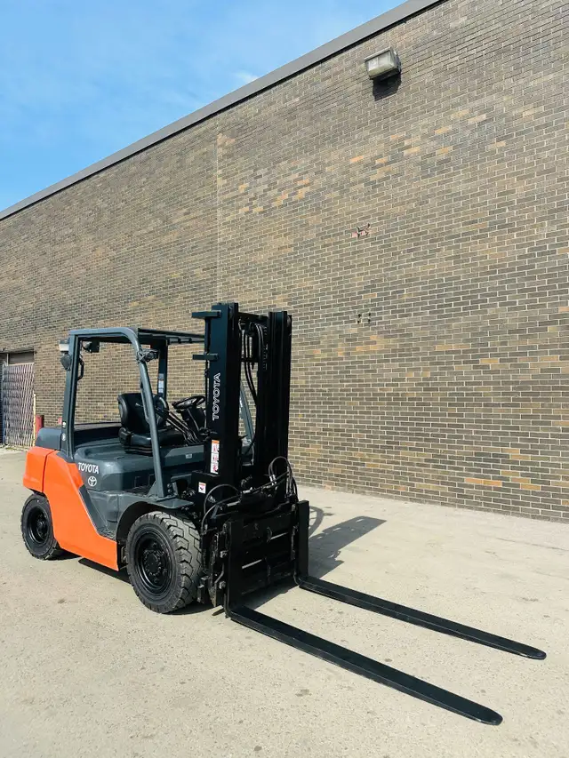 2018 Toyota DIESEL OUTDOOR Forklift with 8000 LB Cap side-shift  in Heavy Equipment in Mississauga / Peel Region - Image 2