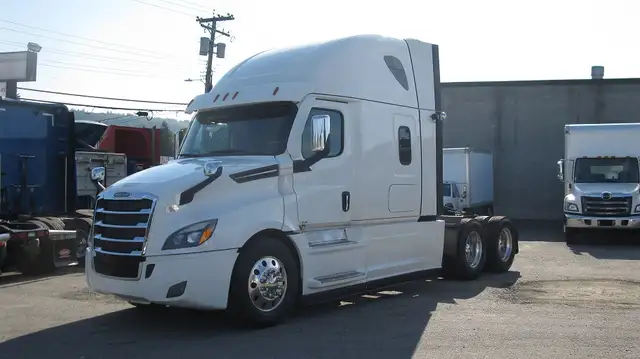 2020 Freightliner Cascadia in Heavy Trucks in Burnaby/New Westminster - Image 2