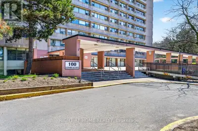 Phenomenal oversized 2 bedroom unit with fantastic principal rooms, in a highly accessible neighborh...