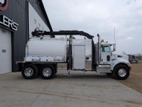 Low HRS, LOW KMS 2019 Peterbilt 348 Tandem Hydrovac Camex Smartvac Hydro Vac non-code KMS: 63,933 HR... (image 3)