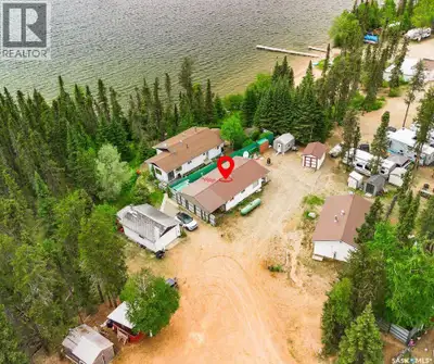 Looking for your own slice of lake-life freedom? This Little Bear Lake cabin delivers that instant e...