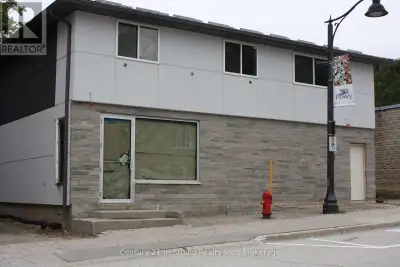 Renovated and spacious 3 bedroom upper level professional suite. New large eat in kitchen dinning ar...