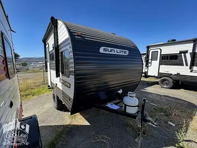 2025 Sun Lite 12FDX Lightweight, versatile, and ready for off-road adventure. Included Options: Hybr...