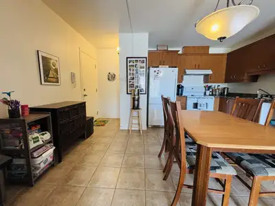Appartement 4 et demi dans un immeuble situé à Lévis dans le secteur St-Romuald. Cet immeuble de 12...