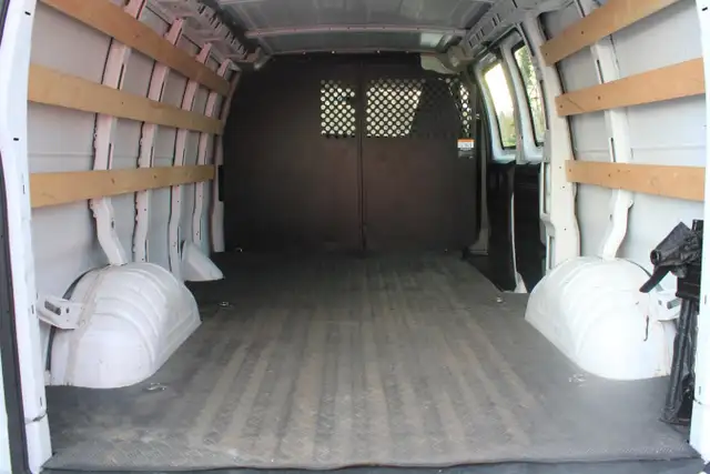 2023 GMC Savana Cargo Base in Cars & Trucks in Comox / Courtenay / Cumberland - Image 12